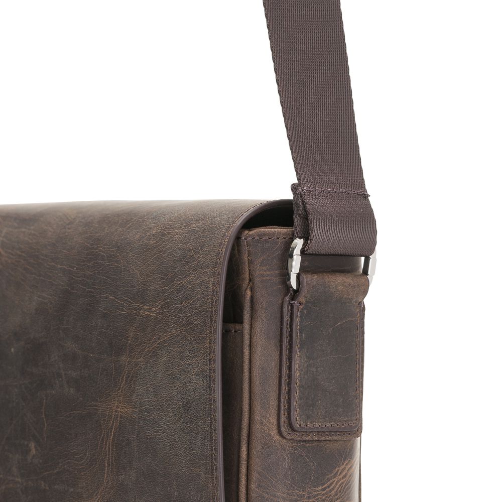 Calisto Massenger Leather Bag