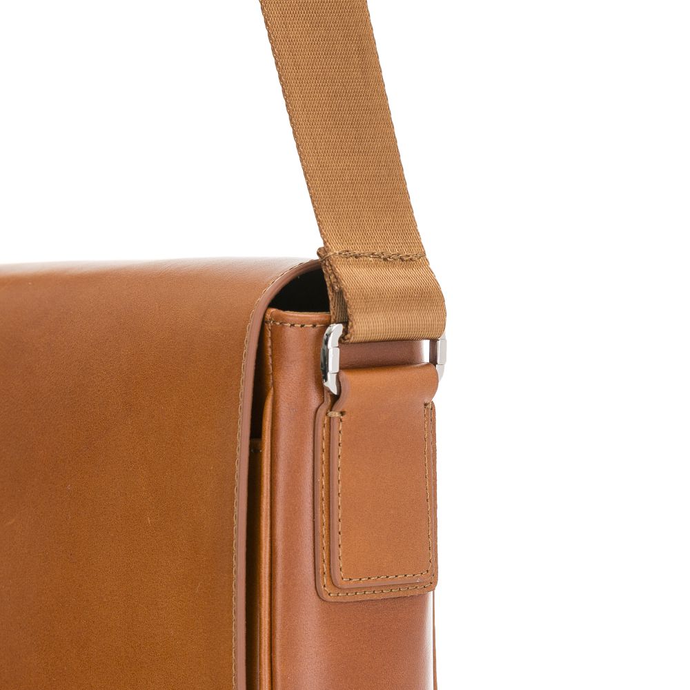 Calisto Massenger Leather Bag
