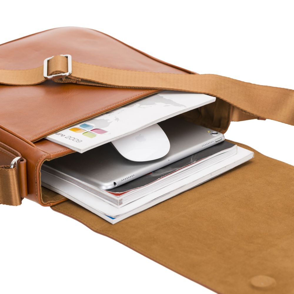 Calisto Massenger Leather Bag