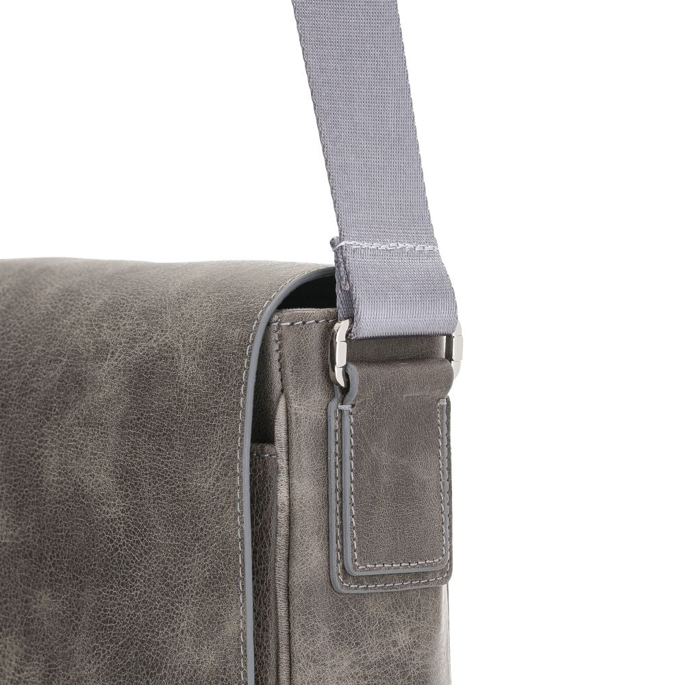 Calisto Massenger Leather Bag